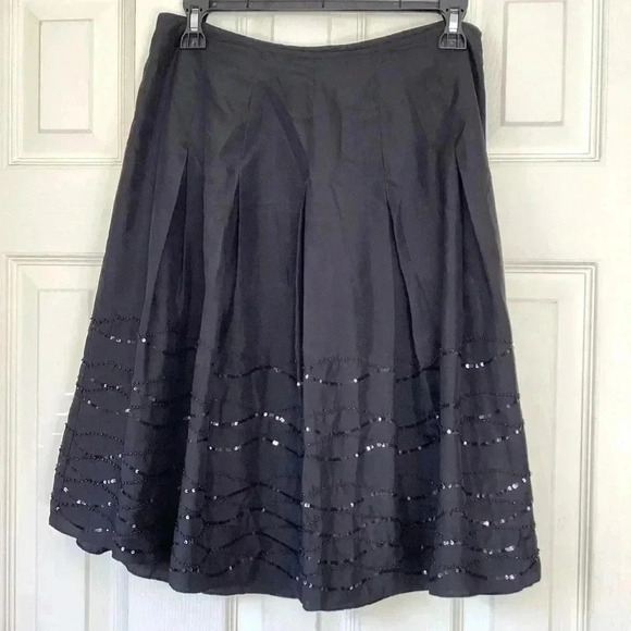 Talbots NWOT 100% Silk Women's Sz 2  Petite Black Sequin Trim Pleated Skirt - Picture 2 of 7